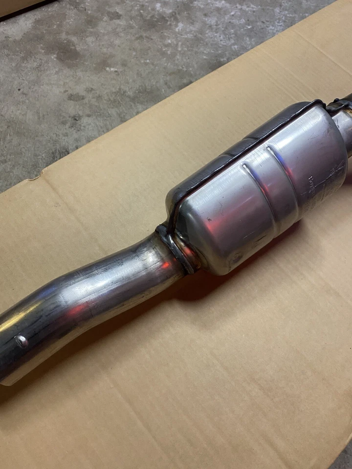 Tubo intermedio de escape delantero AUDI S4 S5 2018-2023 8W0253300S OEM NUEVO silenciador Foto 2 de 4