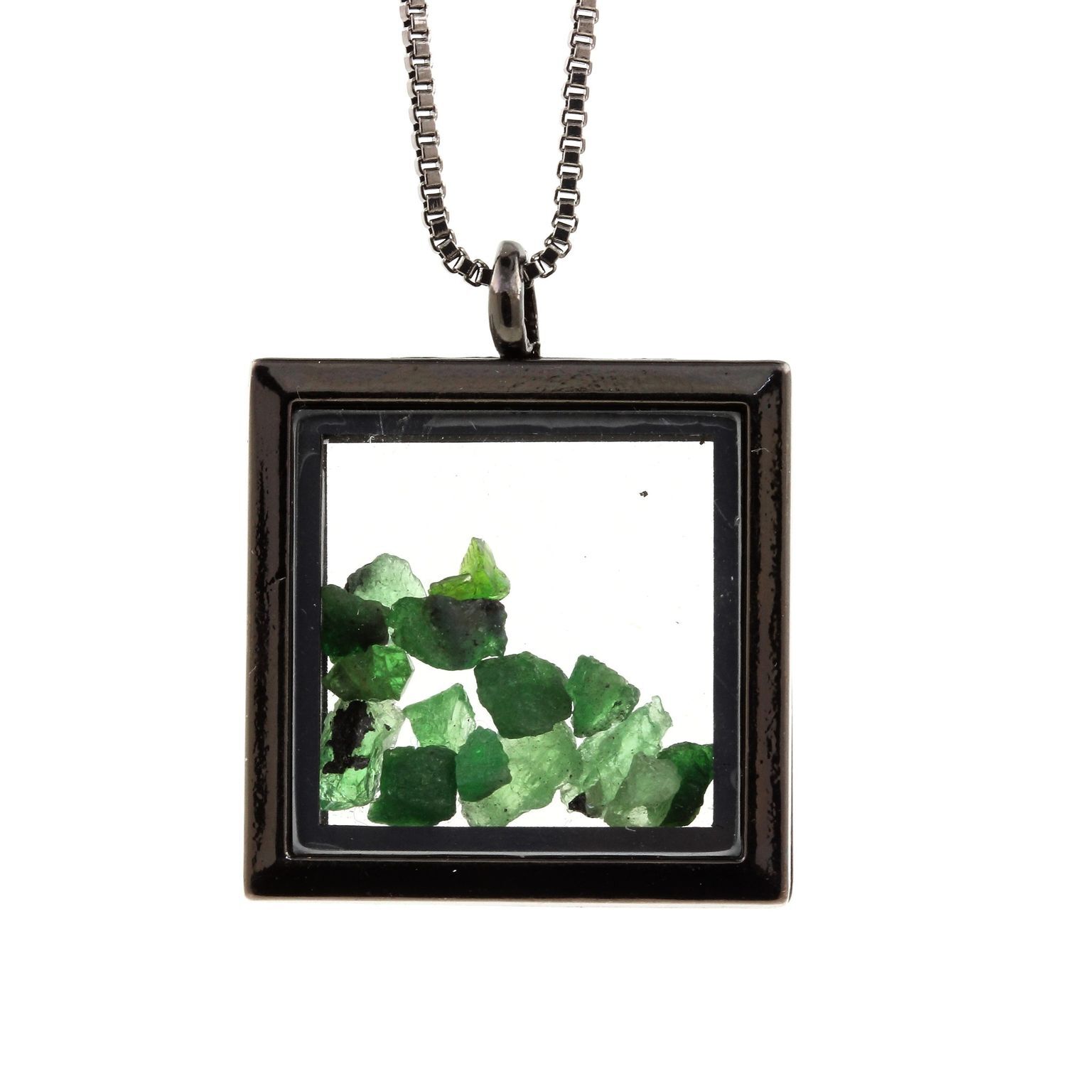 Collier grenat tsavorite brut, pendentif carré noir chic, une idée cadeau