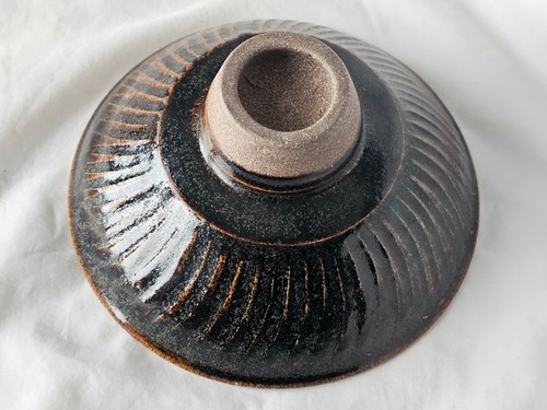 Very refined studio pottery bowl, tenmoku glaze with lovely cut away decoration - Picture 7 of 12