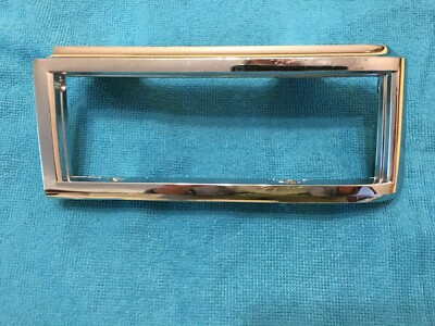 1977 BUICK ELECTRA LH MARKER CORNER LIGHT LAMP BEZEL 1252797