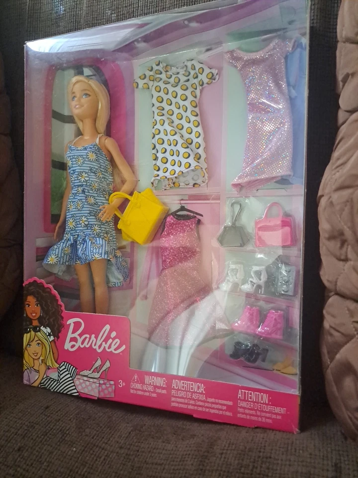 Barbie Con Armario Accesorios 4 Vestidos, 4 Zapatos, 4 Monederos Conjunto Nuevo Precintado*Regalos* Foto 3 de 4