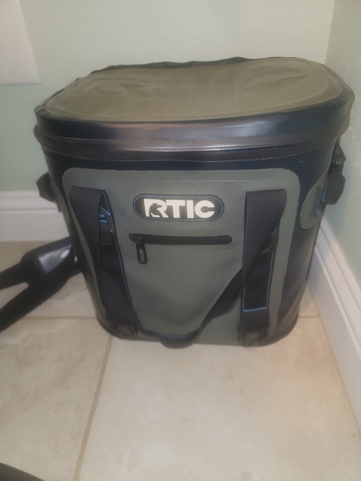 RTIC Ultra-Tough 20 Can Soft Cooler - Waterproof - Gray