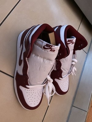 Nike Air Jordan High Retro 1 Top Sneaker Rot-Weiss. Neu in OVP