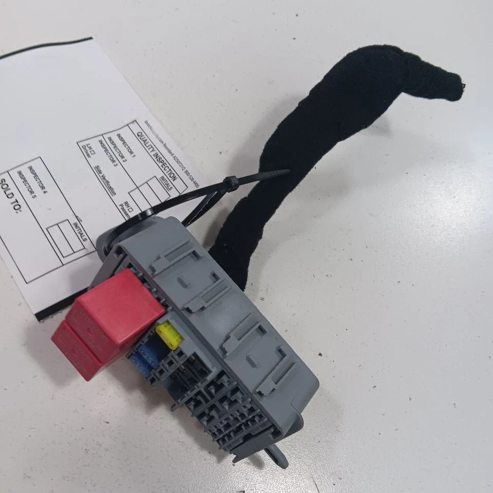 Bloque de fusibles trasero Fiat 500 {50512715} 2014 2015 2016 Foto 2 de 4