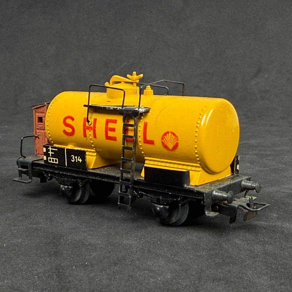 Vintage Marklin HO scale #314 Shell Tank Car , Die-cast 1950's - Image 4 of 4