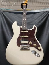 FENDER AM PRO STRAT HSS RW OWT Stratocaster