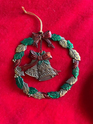 Vintage Russ Heirloom Collection Metal Wreath With Bells Christmas Ornament - Picture 3 of 4