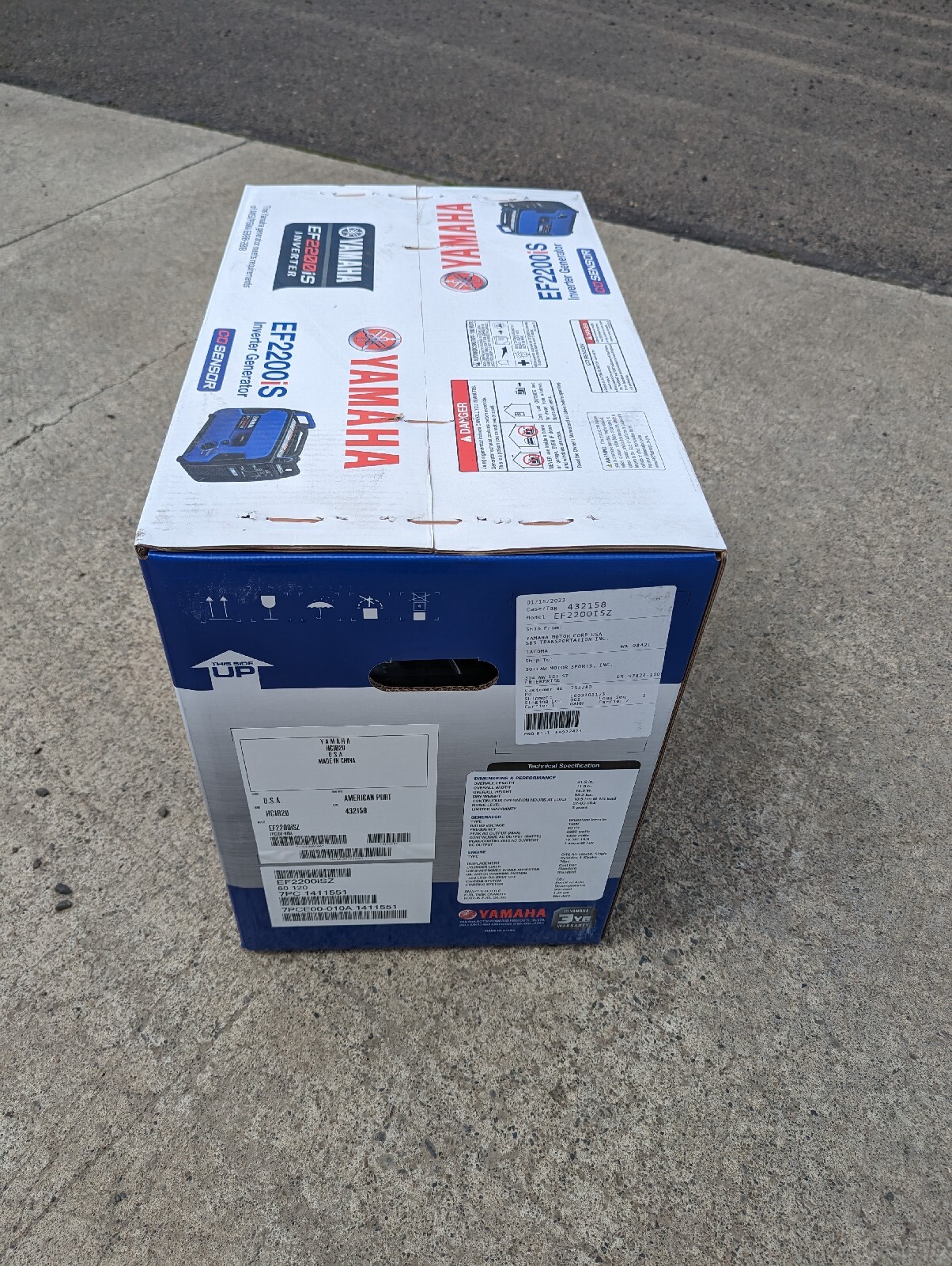 Yamaha EF2200is 2200-Watt Inverter Generator NEW IN BOX