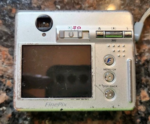 Fujifilm FinePix F Series F460 5.1MP Fotocamera Digitale - Leggere Descrizione - Foto 3 di 7