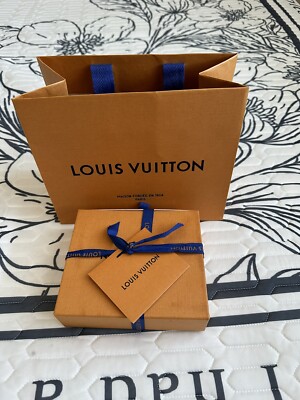 louis vuitton Box With Shopping Bag. Good For Small Wallets