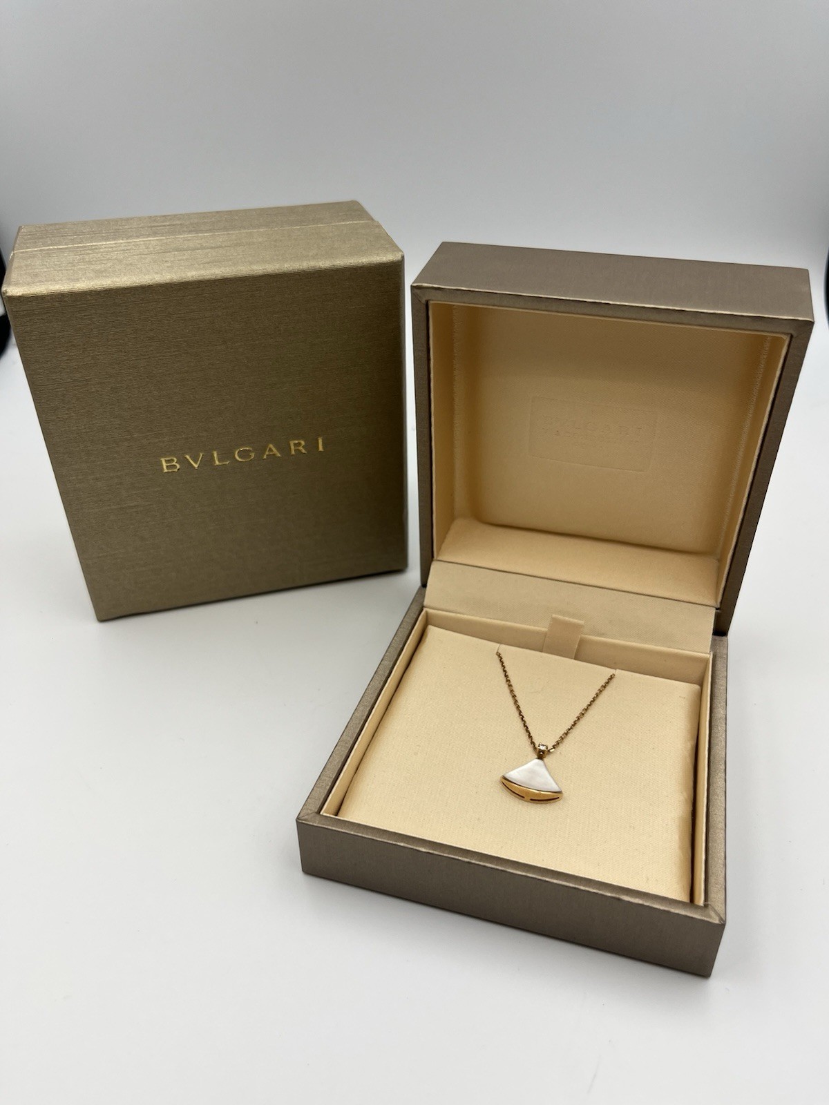 Bvlgari Divas' Dream Necklace Rose Gold And Mother Of Pearl