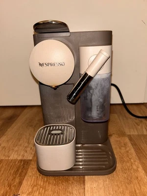 DeLonghi Nespresso Lattissima One