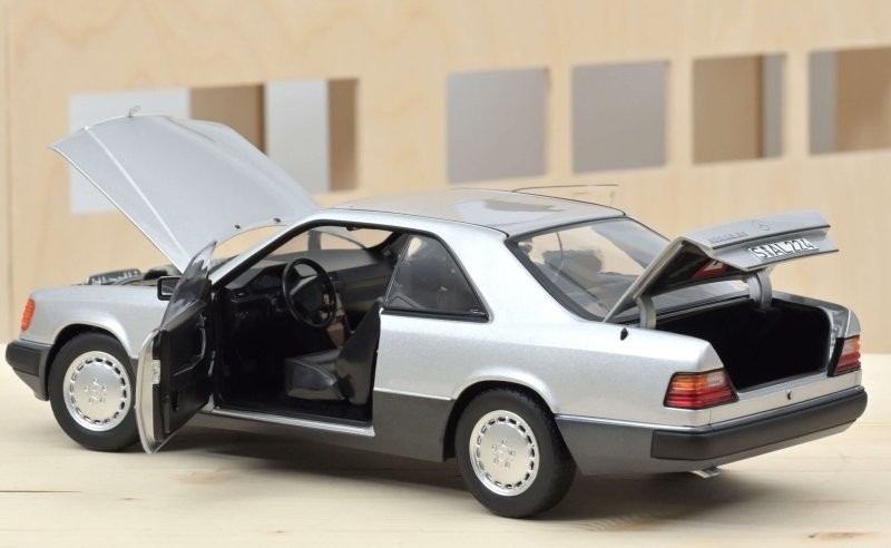 Mercedes 300 CE-24 C124 Norev 1:18 : Une Maquette de Prestige pour Collectionneur