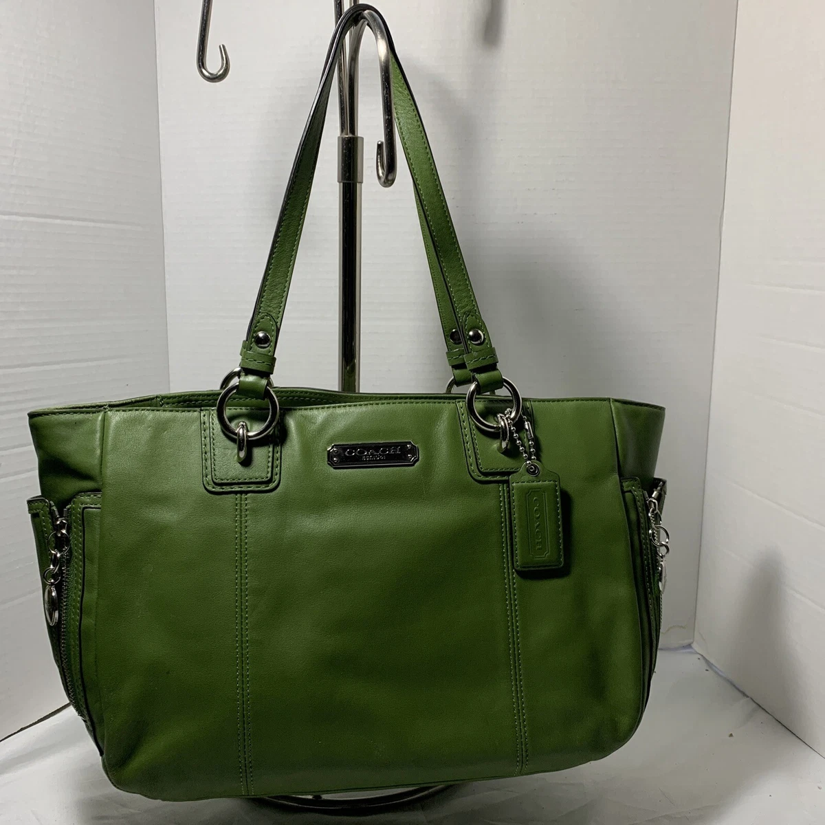 Coach green shoulder bag 2025