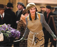 * EMILY MORTIMER * signed 8x10 photo * MARY POPPINS RETURNS * COA * 2