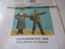 Figurines d'un pilote et d'un général allemand, 1:48°