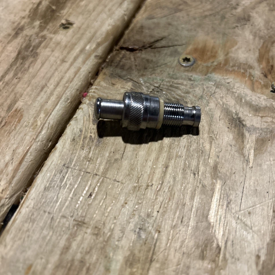 White Majestic 1240 Sewing Machine Pressure Foot Regulating Screw - Image 3 of 3