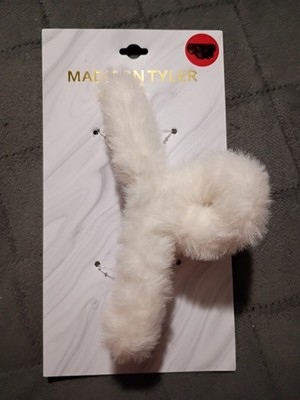 MADISON TYLER WHITE FUZZY HAIR CLIP