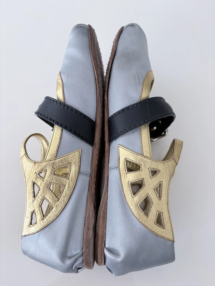 Miu Miu ballet flats with buckle straps, In good second hand condition! Size 36 - Image 2 of 4