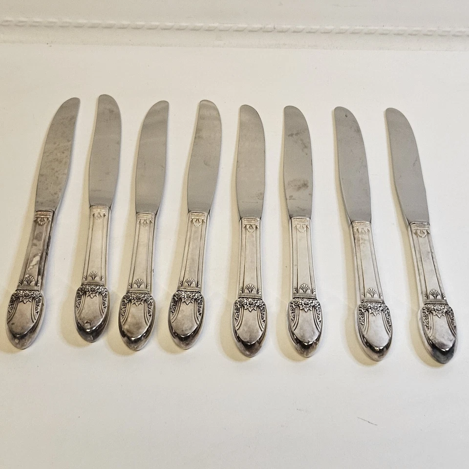 IS First Love 8 Dinner Knives 1847 Rogers Vintage Silverplate Flatware  - Image 2 of 4