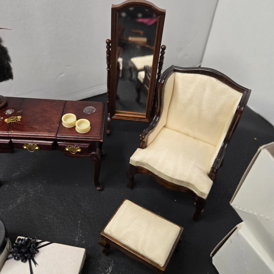 Casa de Muñecas Silla con respaldo alado Reposapiés Maquillaje Mesa Espejo Extra LOTE 1:12 DE COLECCIÓN - LEER Foto 4 de 4