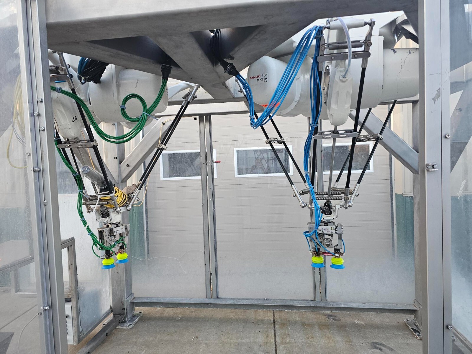 1-Fanuc M-3iA/6S Delta Robots Automated Packaging line Pick and Place conveyor