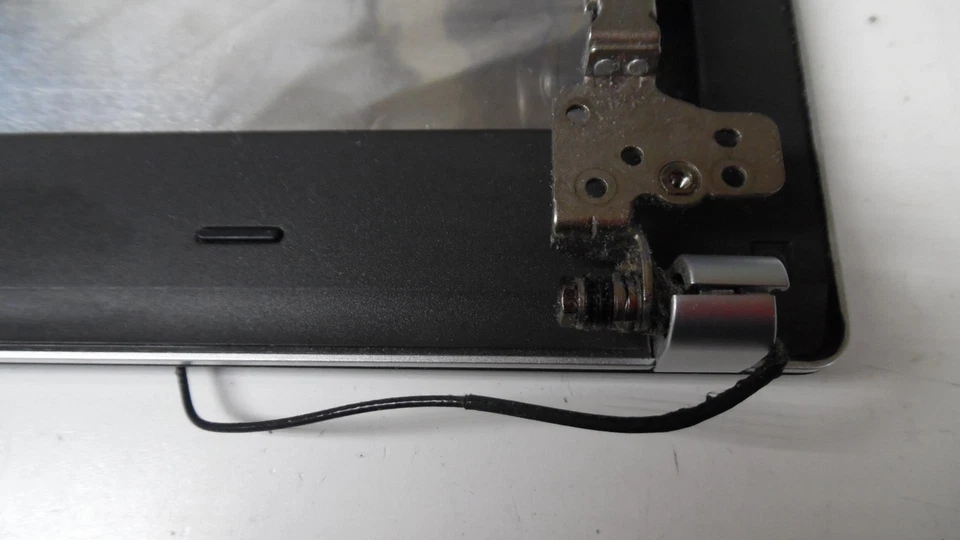 Lenovo ThinkPad E440 - Tapa de cubierta LCD de 14" con bisagras cables y bisel - AP0SZ000300 Foto 3 de 4