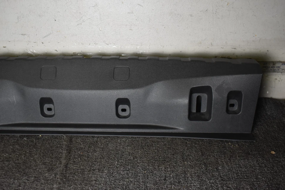 BMW 320I 2019-2020 alféizar de bloqueo de maletero OEM de fábrica Foto 3 de 4