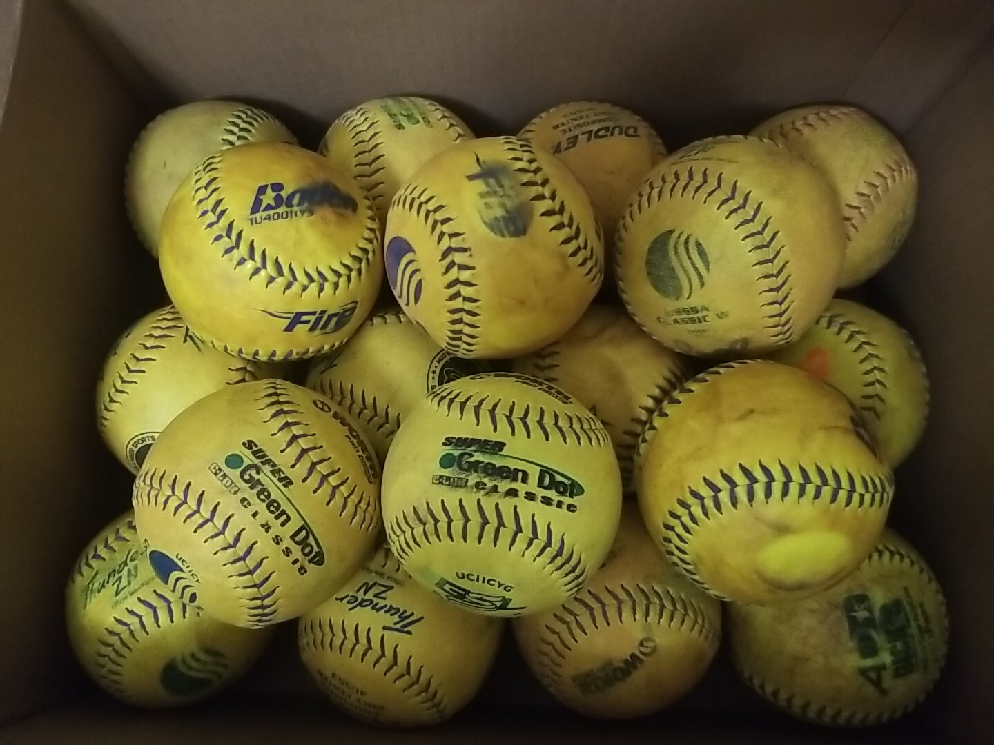 Lot of 18 Used Slowpitch Softballs USSSA, Classic W, WSL All 11 Women