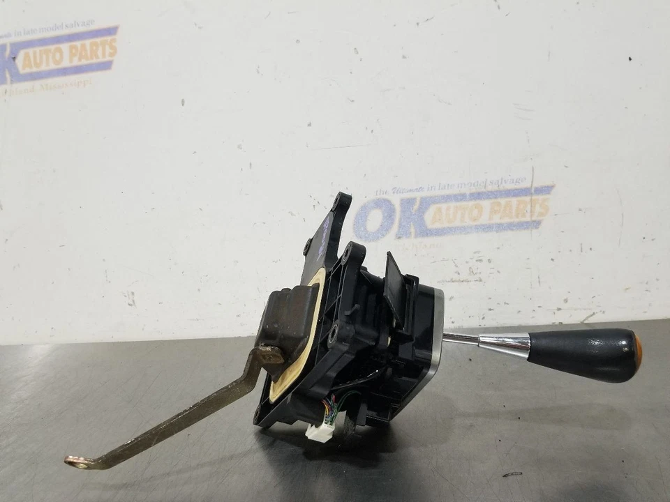 Lexus LX470 2004 4,7 L palanca de cambios automática Foto 2 de 4