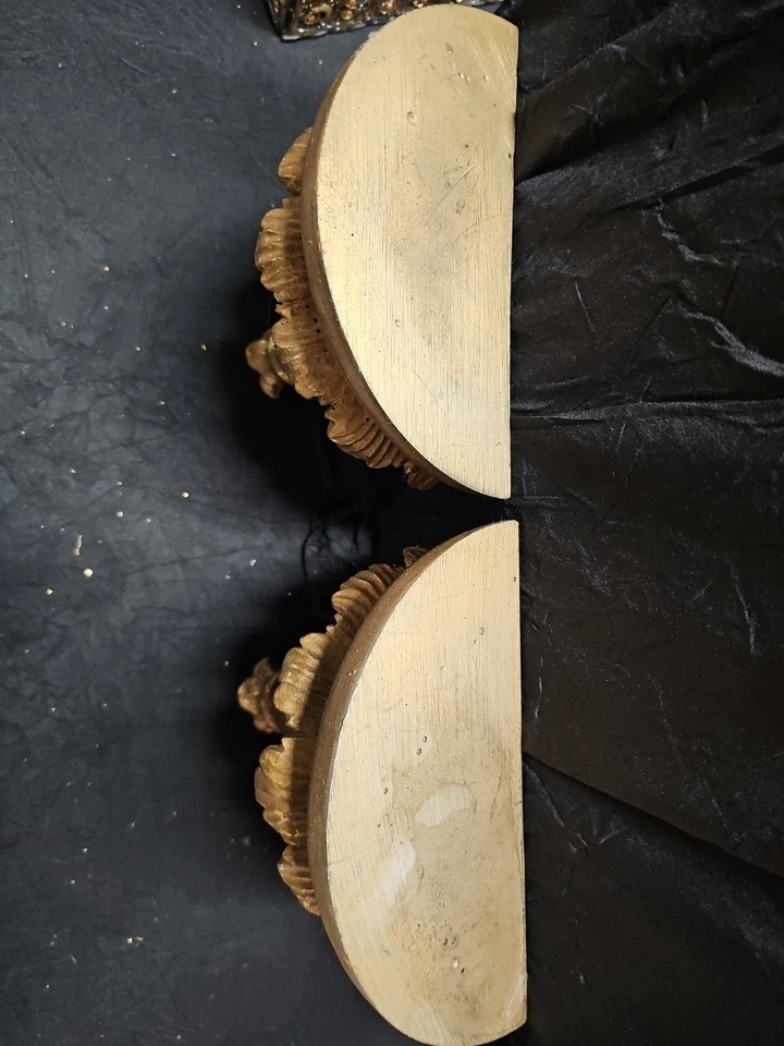 Dos caballetes de pared dorados Foto 3 de 3