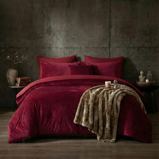 Burgundy Velvet Queen Comforter Set - Soft Plush Bedding for Cozy Holidays