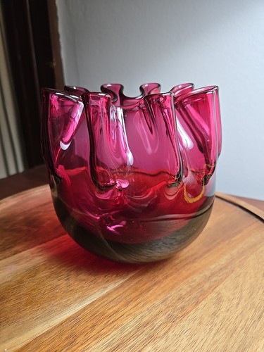 Vintage Cranberry Pilgrim Handkercheif Vase 5 In With Sticker - Picture 3 of 13