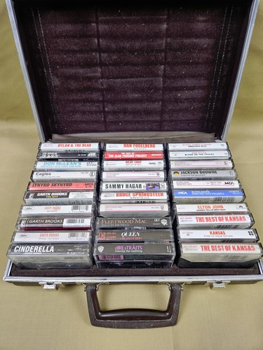 Savoy 30 cassette carrying case full of country western/rock tapes 30 - Picture 9 of 23