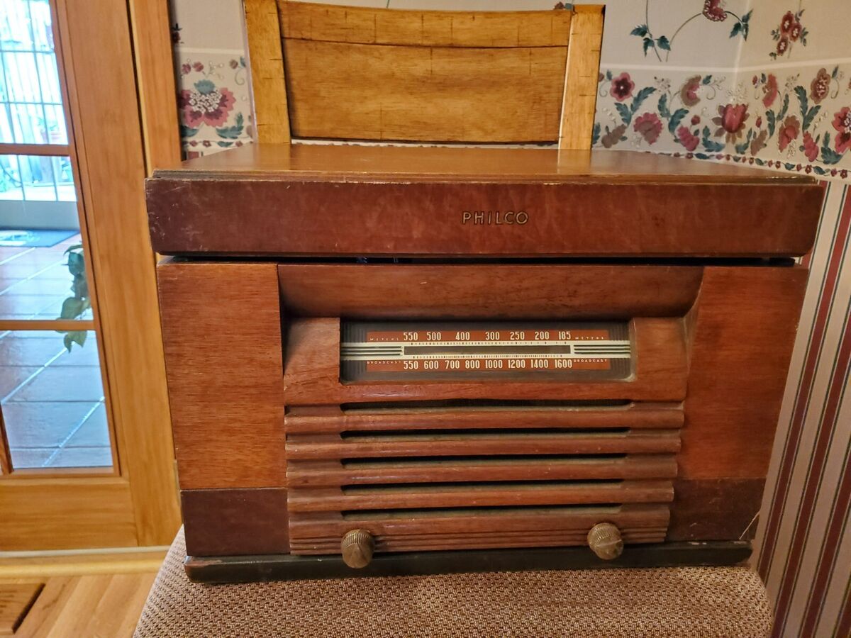 Vintage 1941 Philco Tube Radio TurnTable Record Player Vintage 1941 Philco Tube Radio TurnTable Record Player