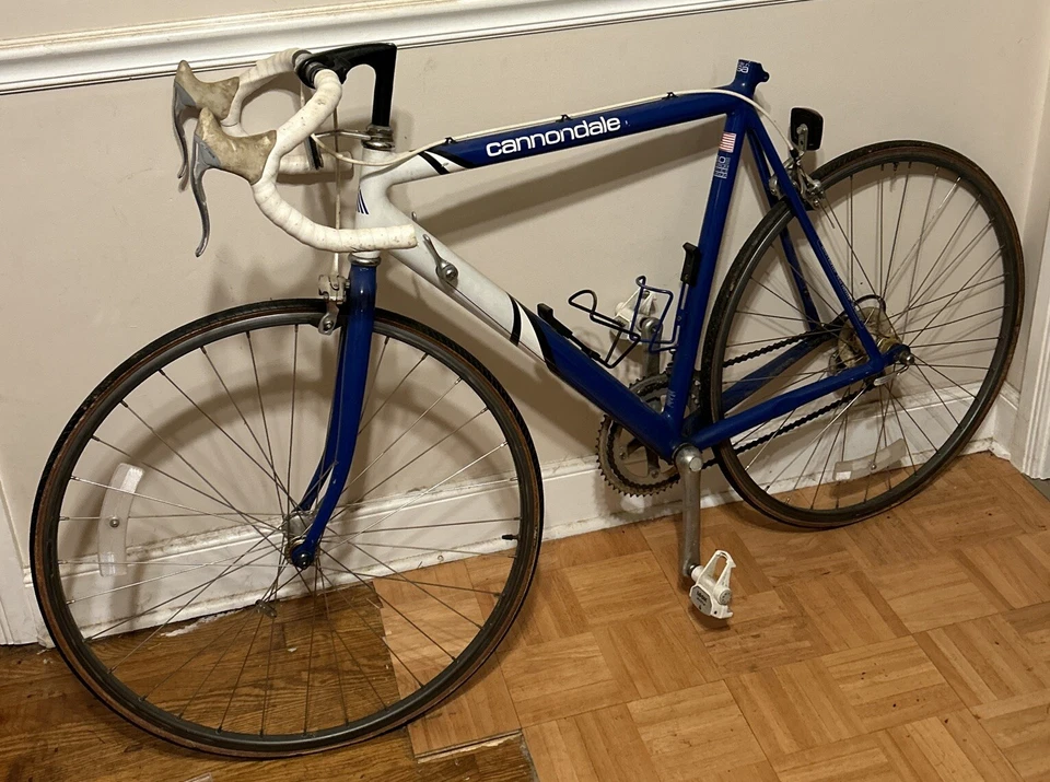 Bicicleta de Carreras Cannondale Criterium 54cm 3.0 Aluminio Azul/Blanco Sin Asiento Hecha en EE. UU. Foto 2 de 4