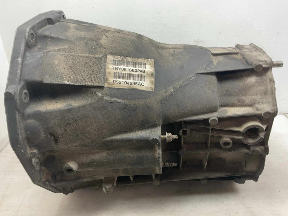 Carcasa de campana de transmisión delantera manual de 6 velocidades Jeep TJ Wrangler 2005-2006 032970 Foto 3 de 4