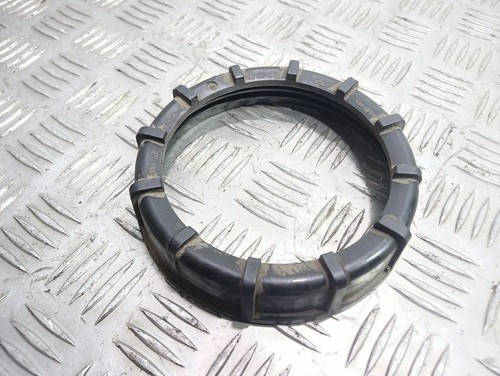 Volkswagen Golf IV 2000 Befestigungsmutter Kraftstoffpumpe im Tank 50kW UST47191