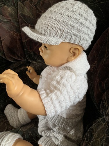 Romper lavorato a mano, cappello/cofano tuta, stivali a scelta blu, rosa o grigio e bianco - Foto 4 di 8