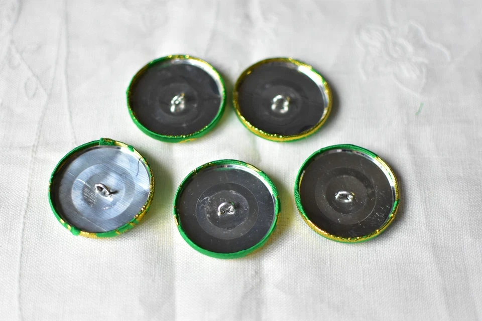 Japanese Kimono Fabric Covered Buttons Set of 5 Green Gold Traditional Pattern - Image 3 of 3