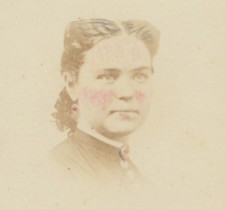 PORTRAIT OF YOUNG WOMAN W/ LIGHT EYES   ROSE COLORED CHEEKS - BOSTON, MASS