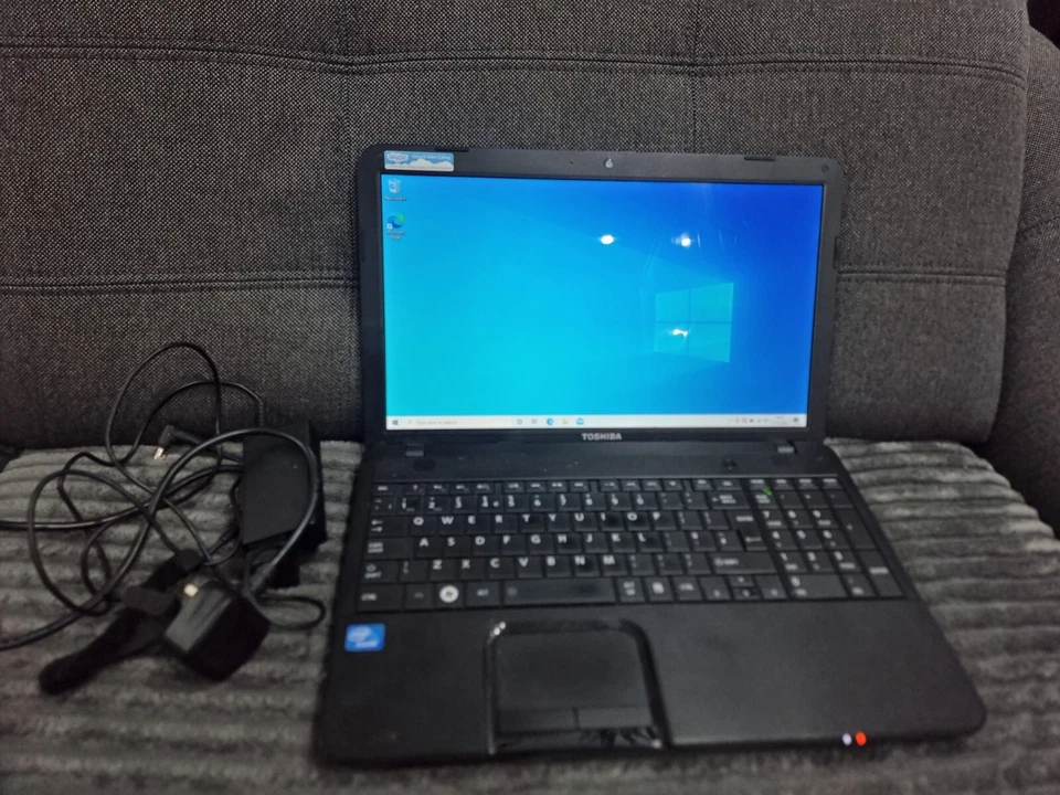 H415 Toshiba Satellite C850-10C Laptop Celeron B815 1.60GHz 4GB Ram 640GB HDMI - Image 2 of 4