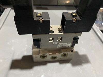 SMC Doppel-Magnetventil EVS7-6-FG-D-3CV - 24V Magnetspulen auf Verteilersockel
