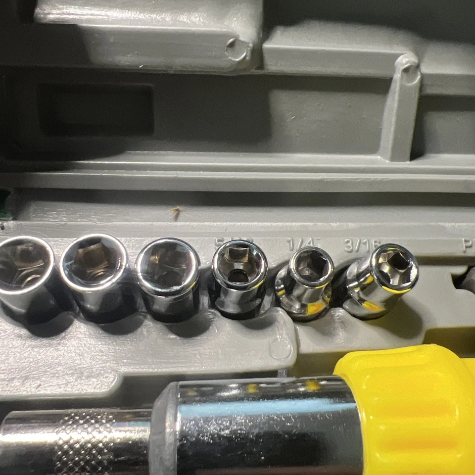 Chave de fenda clássica 14 peças Ford catraca compacta conjunto de ferramentas multiuso - Imagem 3 de 4