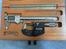 Mitutoyo 293-348-30 & 500-672 Digital Micrometer & Caliper Set