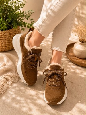 UGG Women s Suede Shearling Sneakers Chestnut Size 6.5 Platform Lace - Up