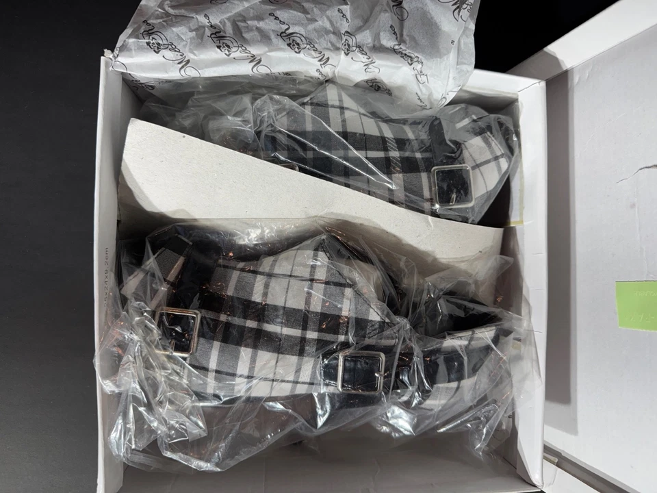 Tacón de salón de tela a cuadros Wild Rose con hebillas punta abierta para mujer talla 7 de EE. UU. Foto 3 de 4