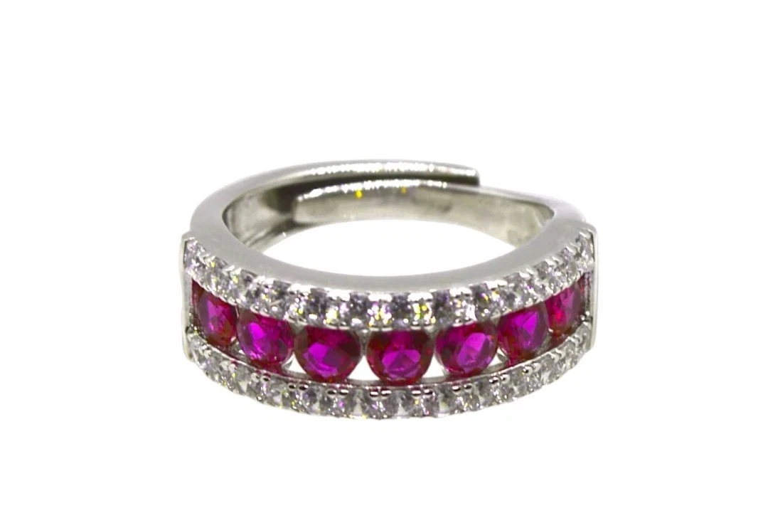 Anello di fidanzamento elegante con zirconia cubica taglio