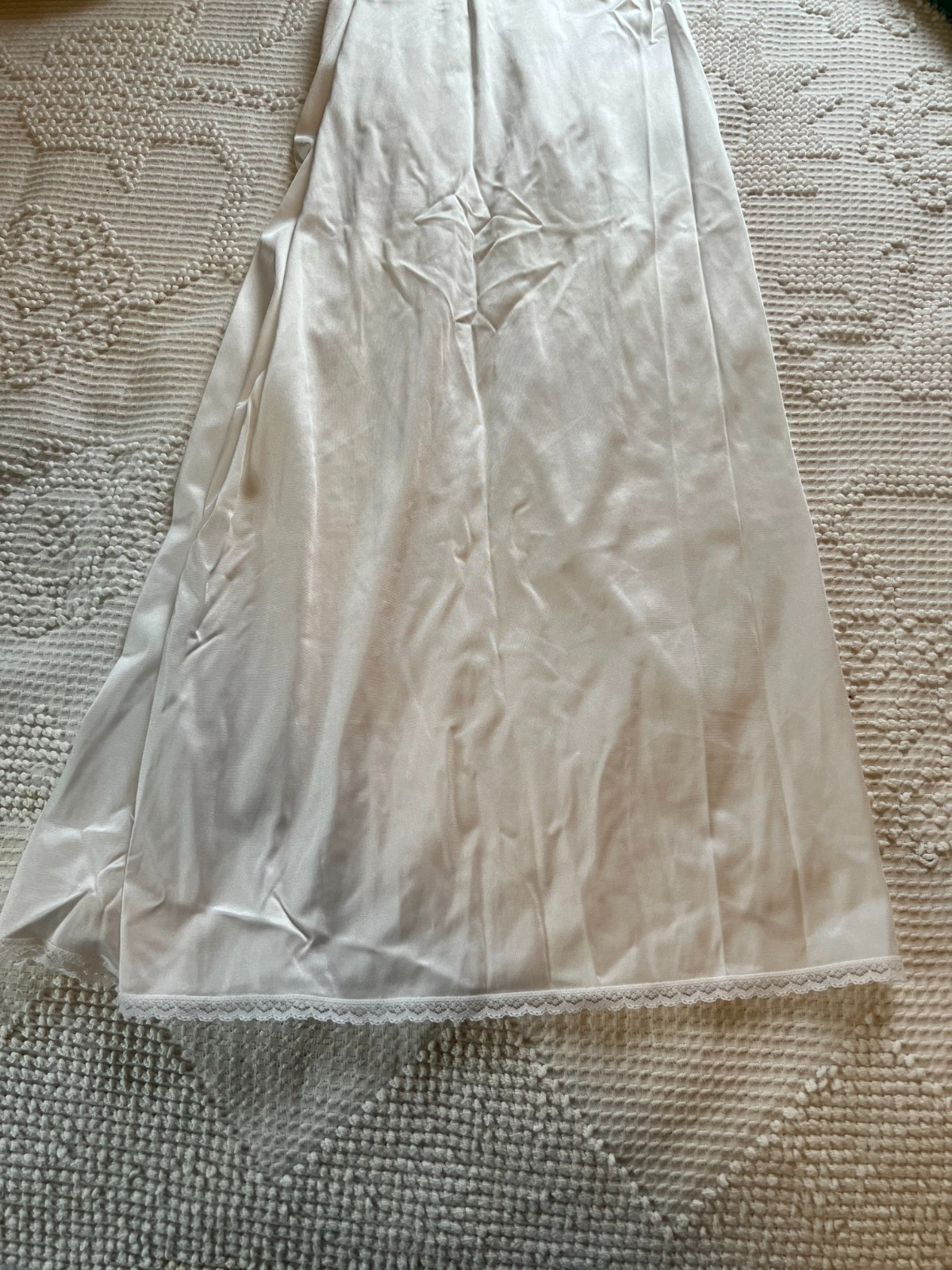 Lot of 4 Vintage Vanity Fair Long Half Slip Size Medium Navy White Off White thumbnail 5