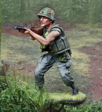 COLLECTORS SHOWCASE VIETNAM WAR CS01066 U.S. MARINE WITH M79 MIB